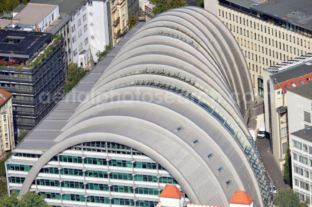 Berlin from above - Das Ludwig-Erhard-Haus (LEH) in Berlin-Charlottenburg. Das LEH wurde vom britischen Architektenteam Nicholas Grimshaw & Partner London/Berlin errichtet. Im Gebäude haben u.a. die IHK Berlin, die Börse Berlin und weitere wichtige Institutionen der regionalen Wirtschaft ihren Sitz. The Ludwig Erhard Haus (LEH) in Berlin Charlottenburg. The LEH was built by the architects Nicholas Grimshaw & Partner London/Berlin. In the building are the IHK Berlin, the Berlin Stock Exchange and other important institutions of the regional economy.