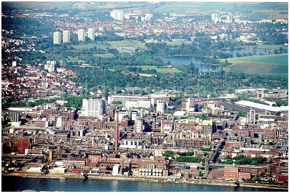 Ludwigshafen from above - 28.05.2004 Blick auf BASF- City Ludwigshafen Luitpoldhafen, Große Blies Hauptsitz: BASF IT Services B.V. Appital P.O. Box 80 CH-8820 Wädenswil/Au Communications: BASF IT Services GmbH Jaegerstr. 1 67056 Ludwigshafen Germany Ina Ruhland E-mail: ina.ruhland@basf-it-services.com Tel: +49 621 60-58497 Technischer Betrieb des Servers: BASF IT Services GmbH Information Processing&Network Services Jaegerstraße 1 67059 Ludwigshafen E-mail: bis-middleware@basf-it-services.com