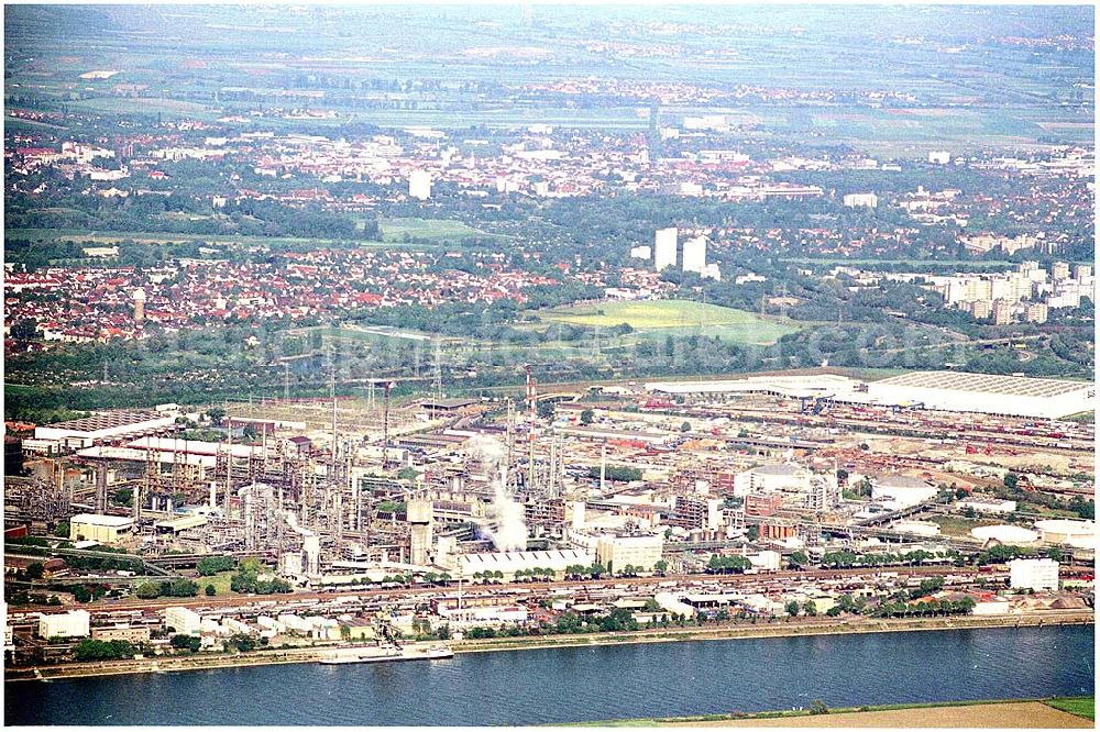 Aerial image Ludwigshafen - 28.05.2004 Blick auf BASF- City Ludwigshafen Luitpoldhafen, Große Blies Hauptsitz: BASF IT Services B.V. Appital P.O. Box 80 CH-8820 Wädenswil/Au Communications: BASF IT Services GmbH Jaegerstr. 1 67056 Ludwigshafen Germany Ina Ruhland E-mail: ina.ruhland@basf-it-services.com Tel: +49 621 60-58497 Technischer Betrieb des Servers: BASF IT Services GmbH Information Processing&Network Services Jaegerstraße 1 67059 Ludwigshafen E-mail: bis-middleware@basf-it-services.com