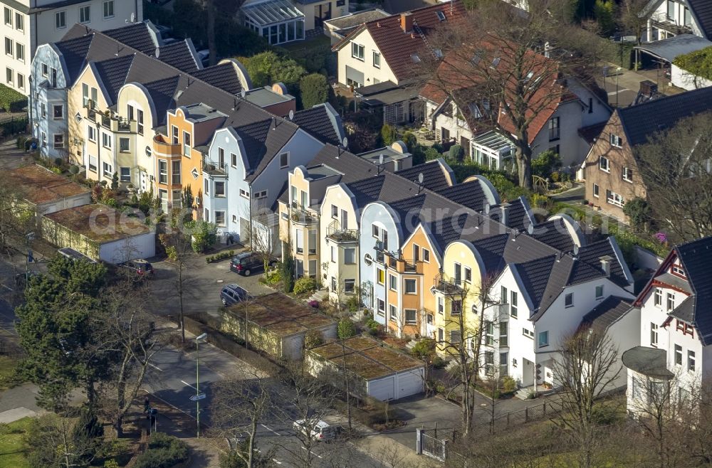 Aerial image Essen - Luftaufnahme einer Reihenhaussiedlung an der L441 in Essen im Bundesland Nordrhein-Westfalen NRW