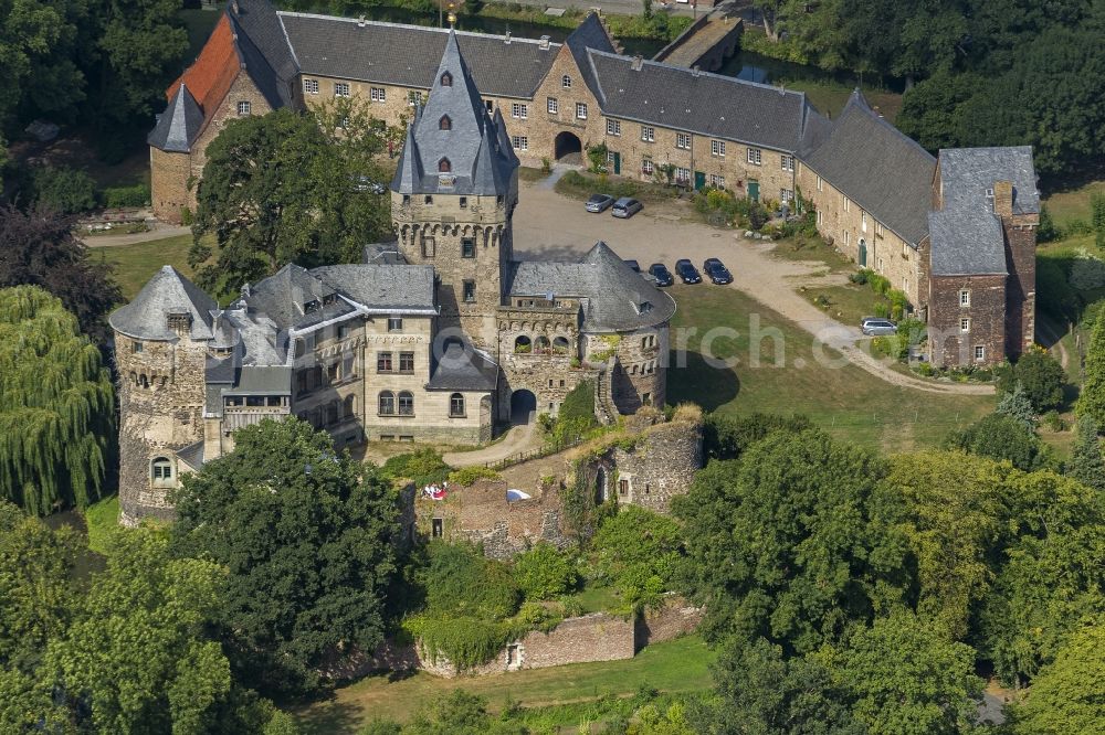 Aerial photograph Grevenbroich - Aerial view of Castle Hülchrath in Grevenbroich in North Rhine-Westphalia