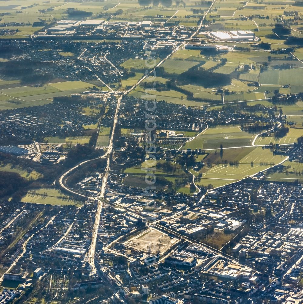 Hamm from the bird's eye view: Aerial view overview with view direction Hamm-Rhynern over Werler Strasse B63 with Oekonomierat-Peitzmeier-Platz in Hamm in the federal state North Rhine-Westphalia, Germany