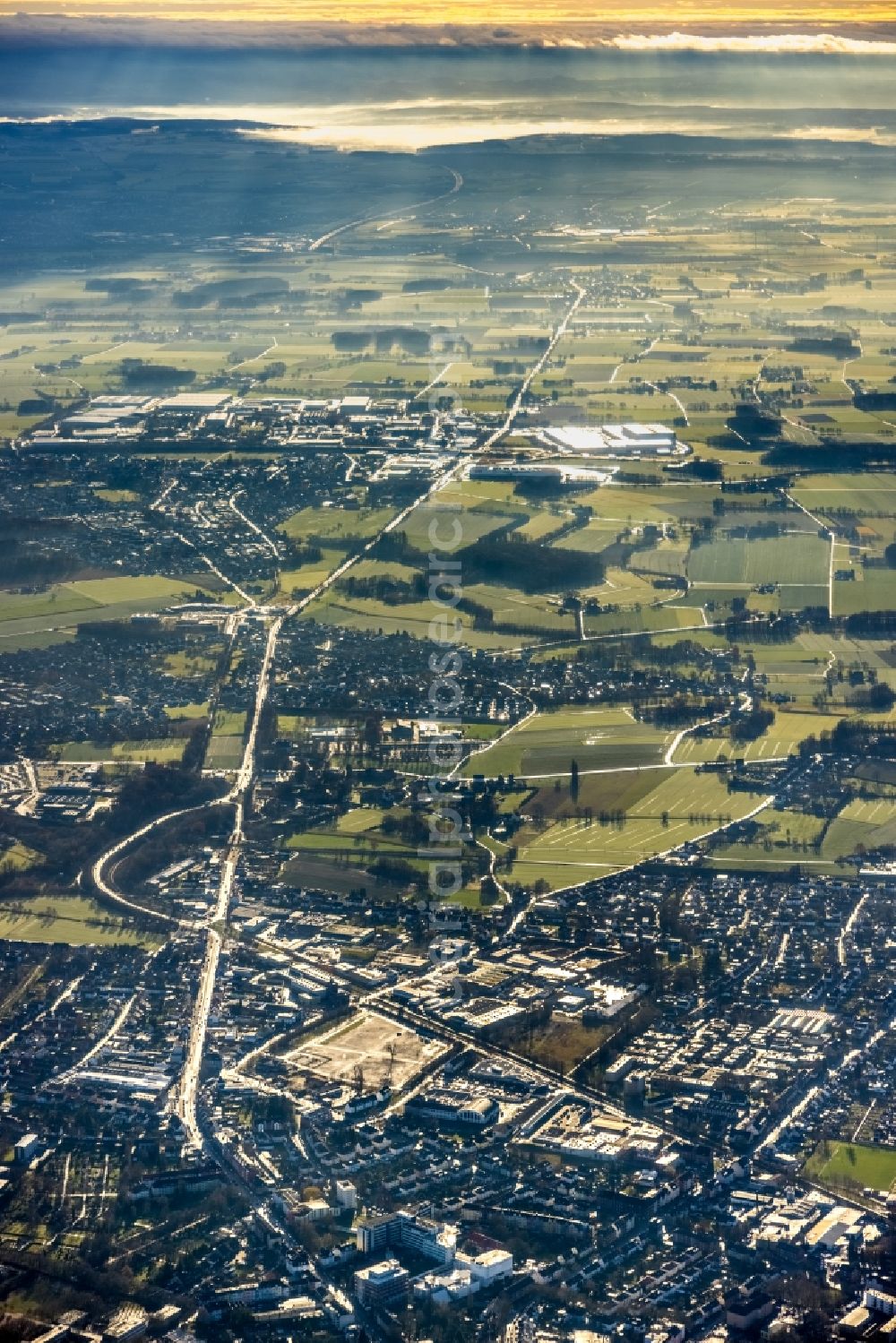 Aerial image Hamm - Aerial view overview with view direction Hamm-Rhynern over Werler Strasse B63 with Oekonomierat-Peitzmeier-Platz in Hamm in the federal state North Rhine-Westphalia, Germany