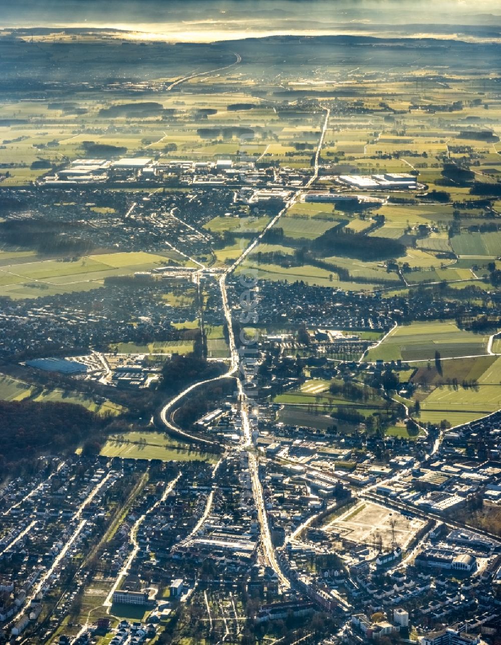 Aerial photograph Hamm - Aerial view overview with view direction Hamm-Rhynern over Werler Strasse B63 with Oekonomierat-Peitzmeier-Platz in Hamm in the federal state North Rhine-Westphalia, Germany