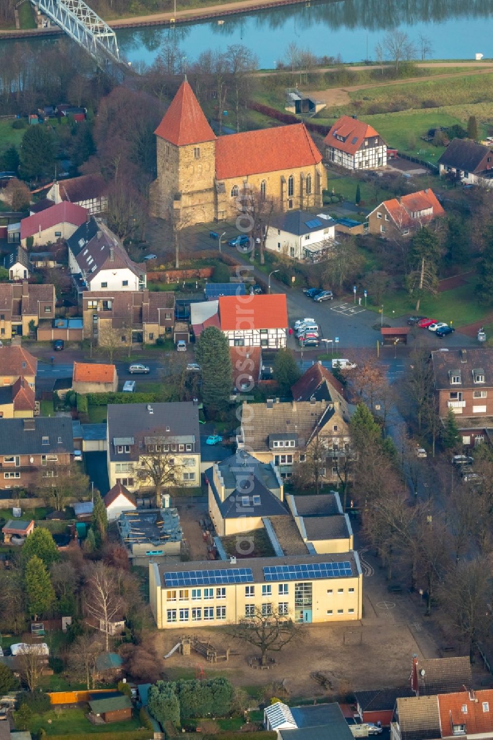 Aerial image Haltern am See - Aerial view of the Heideschool Flaesheim / Hullern and the church St. Maria Magdalena at the Stiftsplatz in Flaesheim in Haltern am See in the Ruhr area in North Rhine-Westphalia, Germany