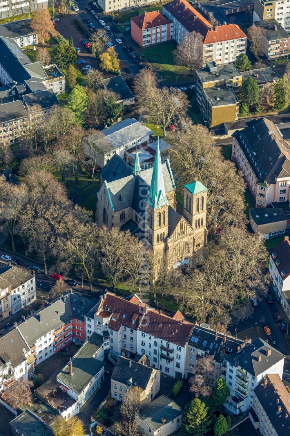 Aerial image Herne - Aerial view of the church building of the Sacred Heart Church Duengelstrasse in Herne in the federal state of North Rhine-Westphalia, Germany