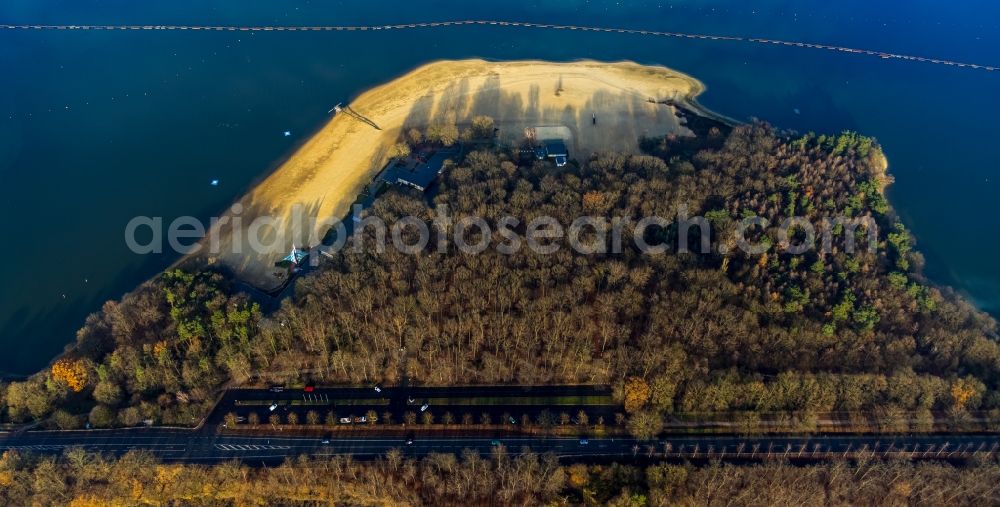 Haltern am See from the bird's eye view: Aerial view of the shore area at the sandy beach of the open-air swimming pool Seebad Haltern in Haltern am See in the federal state of North Rhine-Westphalia, Germany