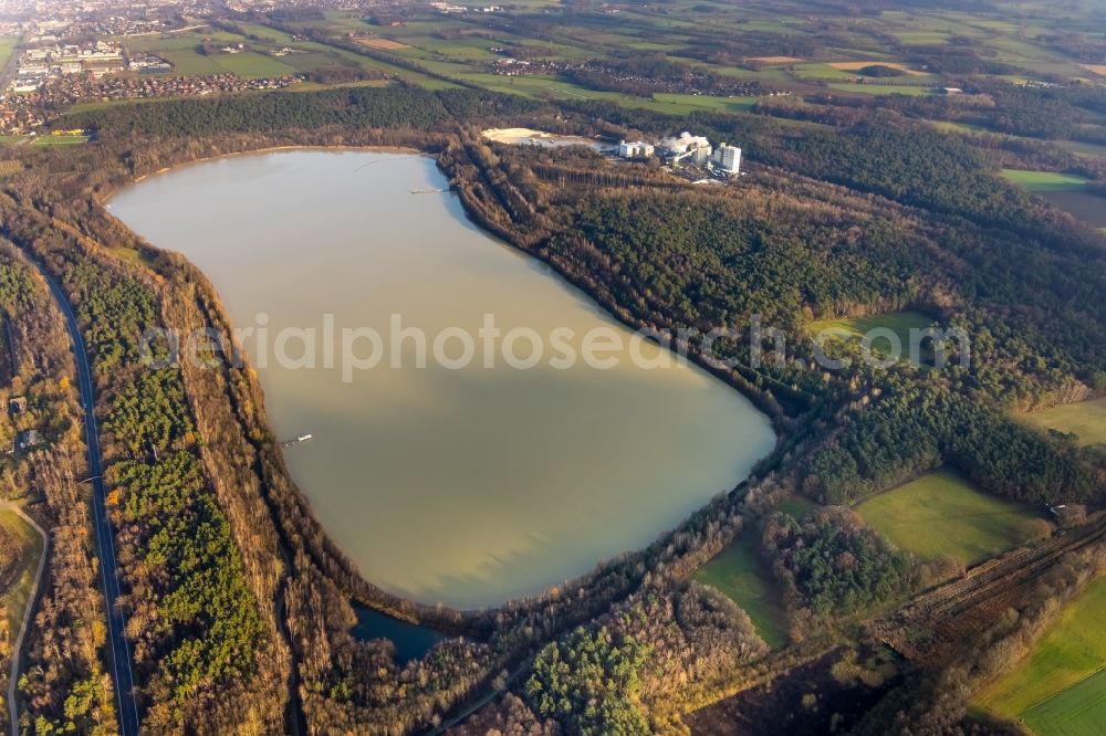 Lehmbraken from the bird's eye view: Aerial view of the shore areas of the lake Silbersee III in Lehmbraken in the federal state of North Rhine-Westphalia, Germany