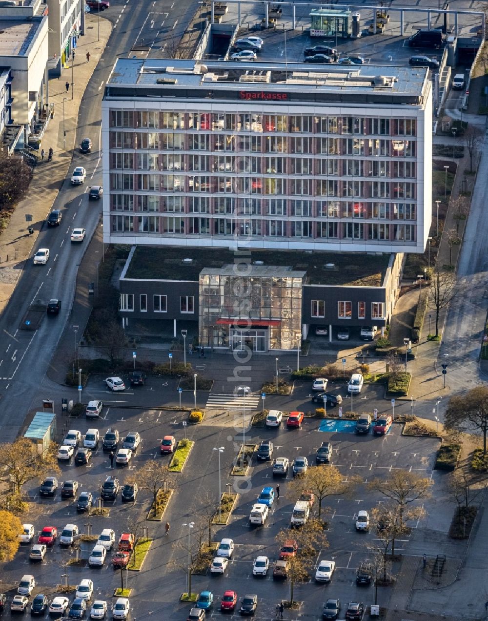 Herne from above - Aerial view of the administration building of the financial services company Herner Sparkasse - Customer Service Center main office with parking lot Friedrich-Ebert-Platz in Herne in the German state of North Rhine-Westphalia, Germany