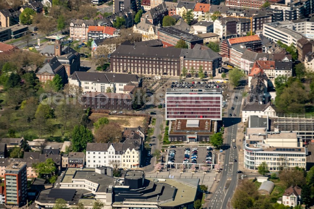 Herne from above - Aerial view of the administration building of the financial services company Herner Sparkasse - Customer Service Center main office with parking lot Friedrich-Ebert-Platz in Herne in the German state of North Rhine-Westphalia, Germany