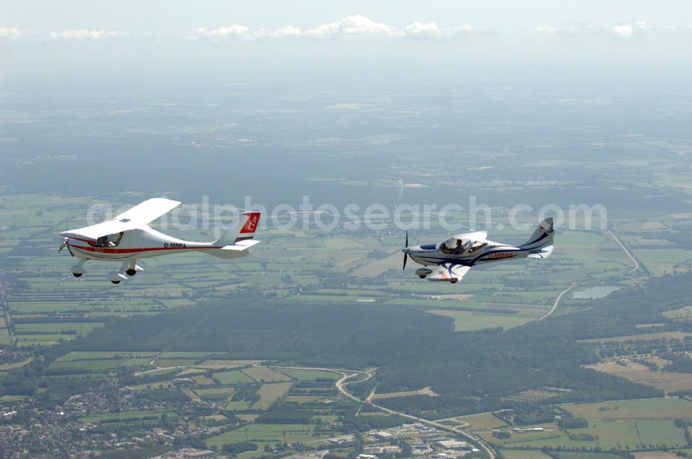 Aerial image Neumünster - Blick auf zwei Ultraleichtflugzeuge der Typen CT und Eurostar 300 bei einem Luftbildflug in der Nähe von Neumünster in Schleswig-Holstein / SH. View to two microlights of the type CT and Eurostar 300 during a flight for aerial photographies near Neumünster in Schleswig-Holstein / SH.