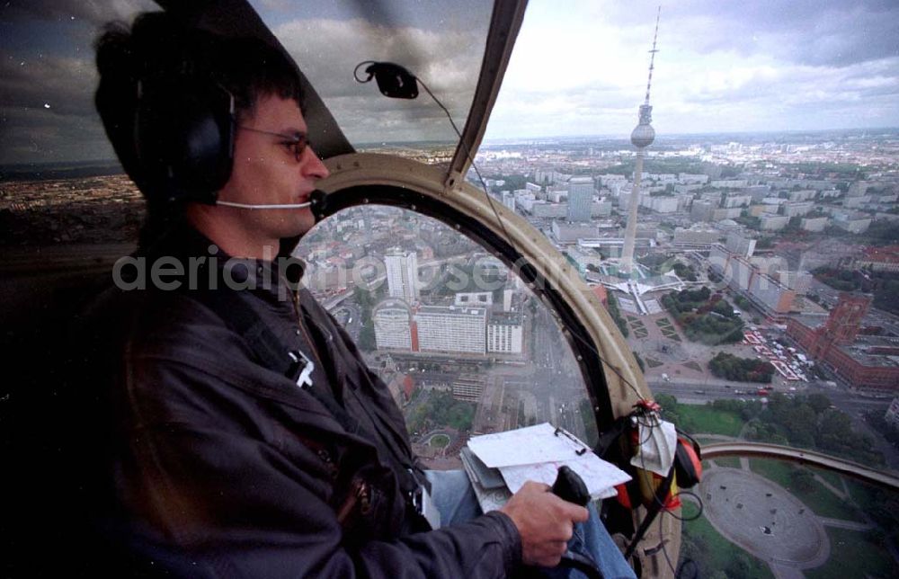 Berlin from above - Luftbildflug mit UHS 300 über dem Berliner Stadtzentrum 18.09.1997