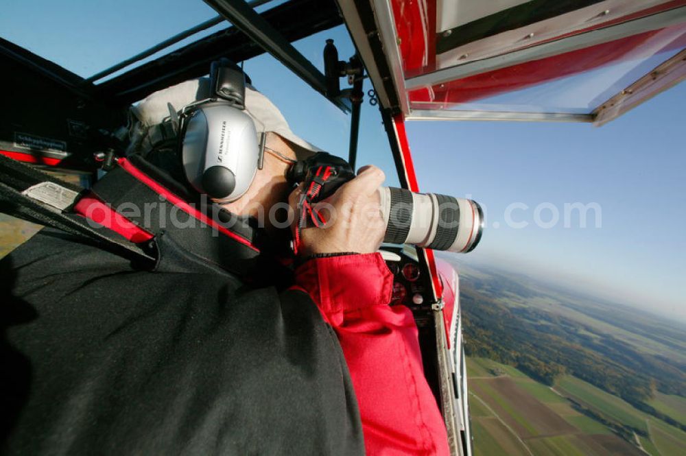 Aerial photograph BAD DIETZENBACH - Luftbildfotograf Frank Herzog mit seinem Fotoflugzeug Aviat Husky D-EOKS auf dem Flugplatz in Bad Dietzenbach.