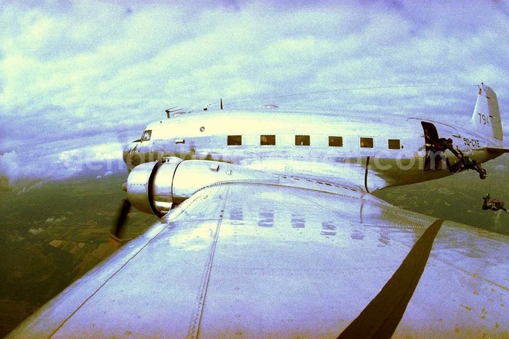 Aerial image Berlin - Gatow - Luftfahrtoldtimer DC-3 über dem Flugplatz Gatow beim Absetzen von Fallschirmspringern.