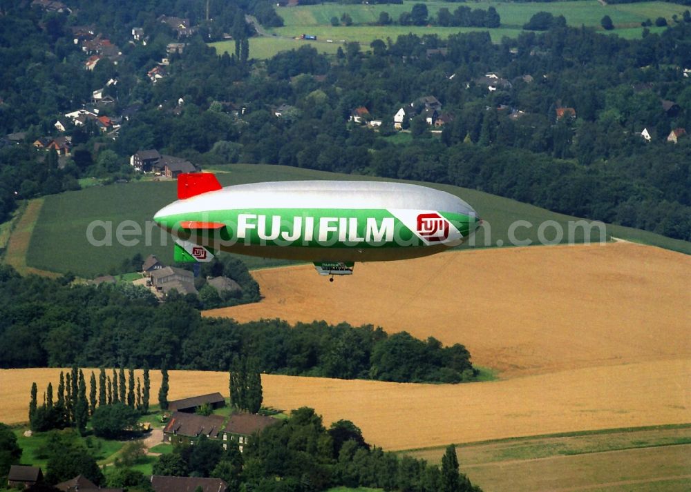 Aerial image Mülheim an der Ruhr - Airship WDL mbH after starting on the airfield at the Ruhr in North Rhine-Westphalia