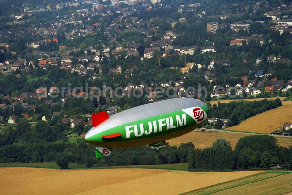 Aerial photograph Mülheim an der Ruhr - Airship WDL mbH after starting on the airfield at the Ruhr in North Rhine-Westphalia