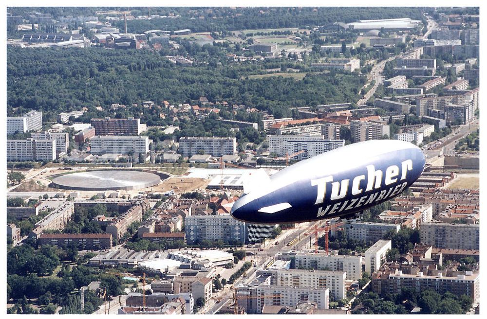 Aerial photograph Berlin - Friedrichshain - Luftschiff der WDL-Mühlheim über Berlin-Friedrichshain.