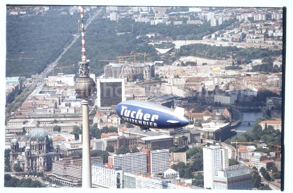 Aerial image Berlin - Luftschiffwerbung der WDL Mühlheim über Berlin.