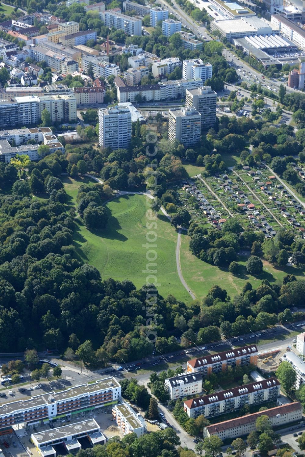 Aerial photograph München - Luitpold Park, allotements and residential buildings in Munich in the state of Bavaria