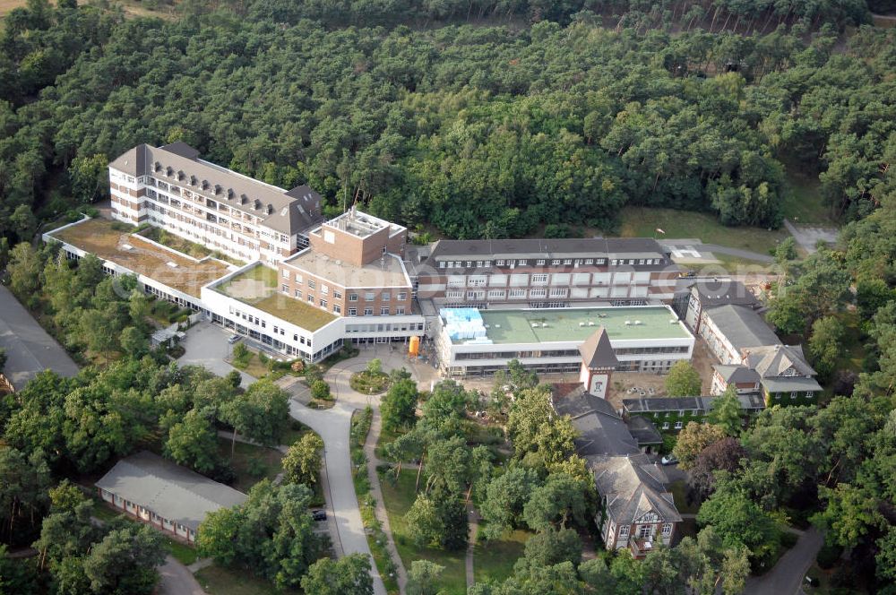 Aerial photograph 18.07.2009 - Blick auf die Lungenklinik in Lostau, das Zentrum für Pneumologie und Thoraxchirogie. Die Lungenklinik ist ein akademisches Lehrkrankenhaus der Otto-von-Guericke-Universität Magdeburg. Kontakt: Lungenklinik Lostau gGmbH, Lindenstr. 2, 39291 Lostau, Tel. +49(0)39222 8-0, Fax +49(0)39222 2698, email: post@Lungenklinik-Lostau.de