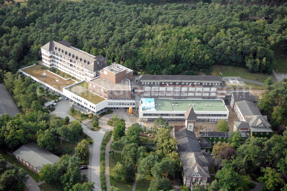 18.07.2009 from above - Blick auf die Lungenklinik in Lostau, das Zentrum für Pneumologie und Thoraxchirogie. Die Lungenklinik ist ein akademisches Lehrkrankenhaus der Otto-von-Guericke-Universität Magdeburg. Kontakt: Lungenklinik Lostau gGmbH, Lindenstr. 2, 39291 Lostau, Tel. +49(0)39222 8-0, Fax +49(0)39222 2698, email: post@Lungenklinik-Lostau.de