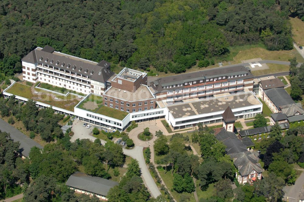 Aerial image Lostau - Blick auf die Lungenklinik in Lostau, das Zentrum für Pneumologie und Thoraxchirogie. Die Lungenklinik ist ein akademisches Lehrkrankenhaus der Otto-von-Guericke-Universität Magdeburg. View of the lung clinic in Lostau, the Centre for Pneumology and Thoracic chirogie. The lung clinic is an academic teaching hospital of the Otto-von-Guericke University of Magdeburg.