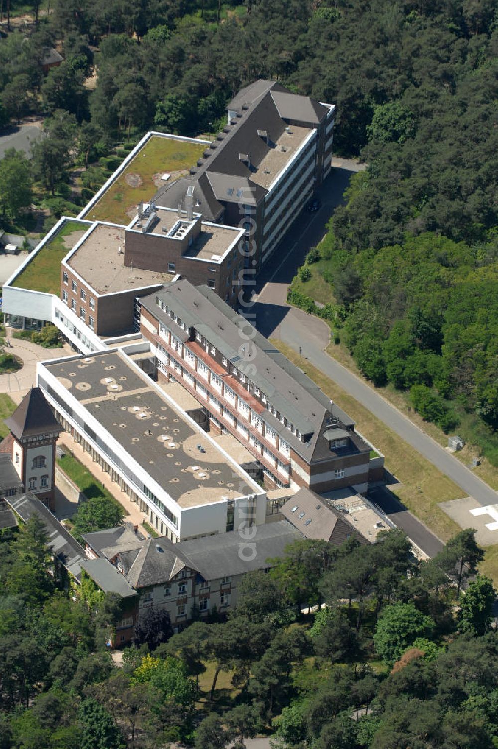 Lostau from above - Blick auf die Lungenklinik in Lostau, das Zentrum für Pneumologie und Thoraxchirogie. Die Lungenklinik ist ein akademisches Lehrkrankenhaus der Otto-von-Guericke-Universität Magdeburg. View of the lung clinic in Lostau, the Centre for Pneumology and Thoracic chirogie. The lung clinic is an academic teaching hospital of the Otto-von-Guericke University of Magdeburg.