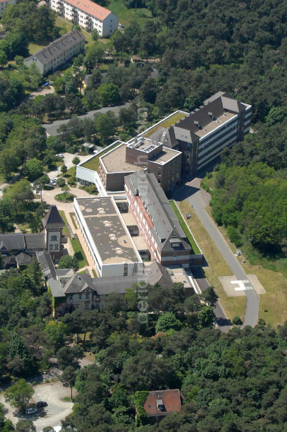 Lostau from the bird's eye view: Blick auf die Lungenklinik in Lostau, das Zentrum für Pneumologie und Thoraxchirogie. Die Lungenklinik ist ein akademisches Lehrkrankenhaus der Otto-von-Guericke-Universität Magdeburg. View of the lung clinic in Lostau, the Centre for Pneumology and Thoracic chirogie. The lung clinic is an academic teaching hospital of the Otto-von-Guericke University of Magdeburg.