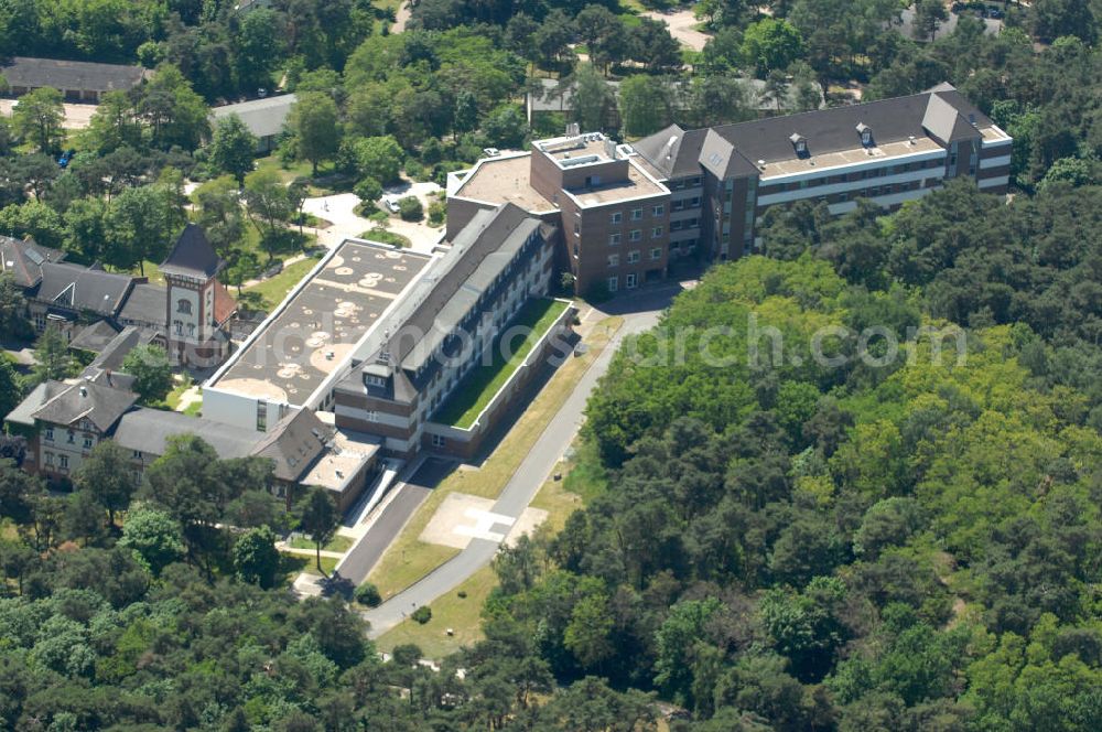 Aerial photograph Lostau - Blick auf die Lungenklinik in Lostau, das Zentrum für Pneumologie und Thoraxchirogie. Die Lungenklinik ist ein akademisches Lehrkrankenhaus der Otto-von-Guericke-Universität Magdeburg. View of the lung clinic in Lostau, the Centre for Pneumology and Thoracic chirogie. The lung clinic is an academic teaching hospital of the Otto-von-Guericke University of Magdeburg.