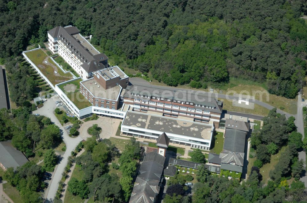 Aerial photograph Lostau - Blick auf die Lungenklinik in Lostau, das Zentrum für Pneumologie und Thoraxchirogie. Die Lungenklinik ist ein akademisches Lehrkrankenhaus der Otto-von-Guericke-Universität Magdeburg. View of the lung clinic in Lostau, the Centre for Pneumology and Thoracic chirogie. The lung clinic is an academic teaching hospital of the Otto-von-Guericke University of Magdeburg.