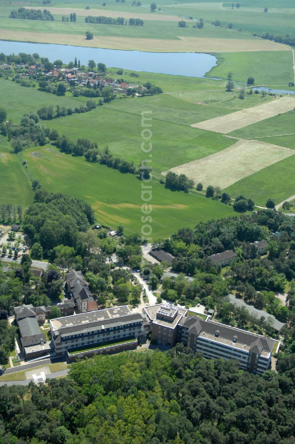 Aerial image Lostau - Blick auf die Lungenklinik in Lostau, das Zentrum für Pneumologie und Thoraxchirogie. Die Lungenklinik ist ein akademisches Lehrkrankenhaus der Otto-von-Guericke-Universität Magdeburg. View of the lung clinic in Lostau, the Centre for Pneumology and Thoracic chirogie. The lung clinic is an academic teaching hospital of the Otto-von-Guericke University of Magdeburg.