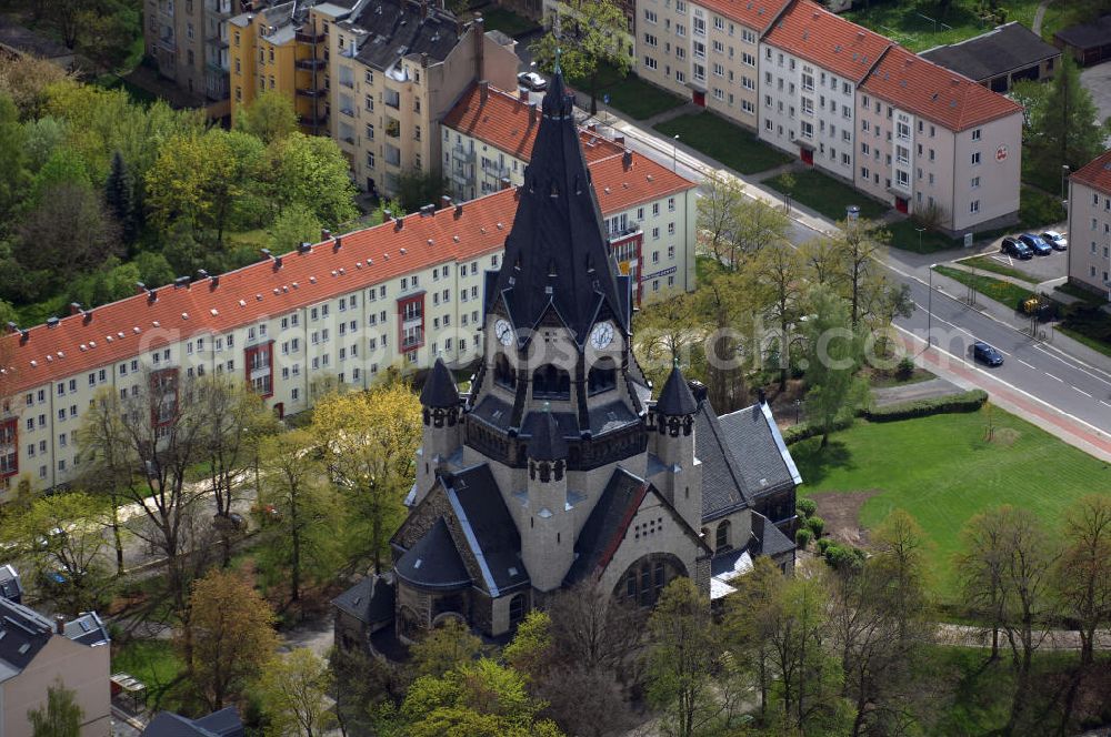 Chemnitz from above - Blick auf die Lutherkirche Chemnitz in Sachsen. Die Kirche feiert im April 2008 ihr 100 - jähriges Bestehen. Sie wurde in Stahlbetonbauweise errichtet. In Chemnitz ist sie eines der ersten Gebäude in dieser Bauweise. Die Kreuzturmkirche ist im neoromanischen Stil gebaut und weist eine Höhe von 64 Metern auf. Kontakt: Lutherkirche Chemnitz - Bernsdorf, Zschopauer Straße 151, 09126 Chemnitz, Tel. +49(0)371 5203959 0, Fax +49(0)371 5203959 1, Email: lutherkirche.bernsdorf@kirche-chemnitz.de; Kontakt Touristinfo: Tourist - Information, Markt 1, 09111 Chemnitz, Tel. +49(0)371 69068 0, Fax +49(0)371 69068 30, Email: touristinformation@chemnitz-tourismus.de