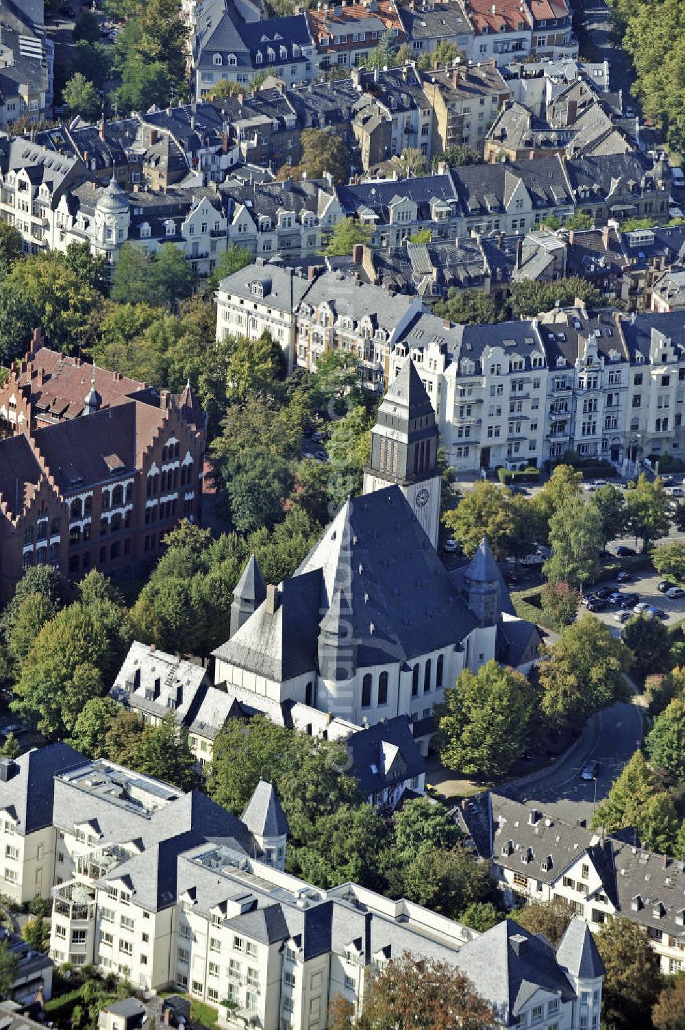 Wiesbaden from above - Blick auf die Lutherkirche. Die Kirche wurde zwischen 1908 und 1910 im Jugendstil erbaut. View of the Lutheran Church. The church was built between 1908-1910 in the Art Nouveau style.