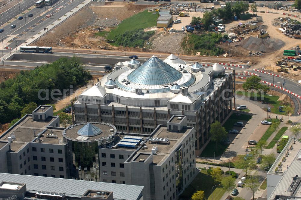 Aerial photograph LUXEMBURG - Gebäude der Deutsche Bank Luxembourg S.A. 2, im Bankenviertel am Boulevard Konrad Adenauer im seit 1990 neu errichteten Stadtteil Kirchberg in L-1115 Luxembourg.