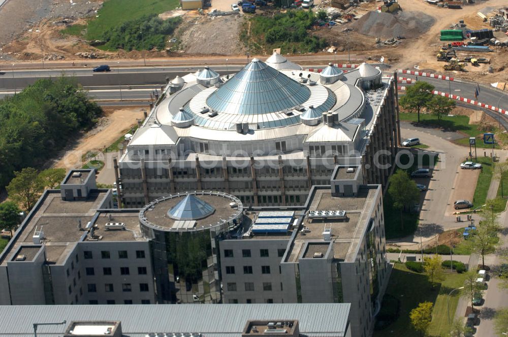 LUXEMBURG from the bird's eye view: Gebäude der Deutsche Bank Luxembourg S.A. 2, im Bankenviertel am Boulevard Konrad Adenauer im seit 1990 neu errichteten Stadtteil Kirchberg in L-1115 Luxembourg.