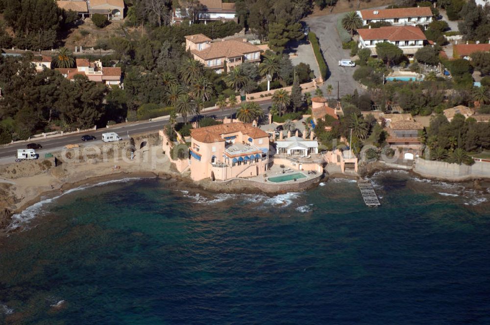 Les Issambres from above - Blick auf ein luxuriöses Ambiente am Strand von Les Issambres an der Cote d' Azur in Frankreich.