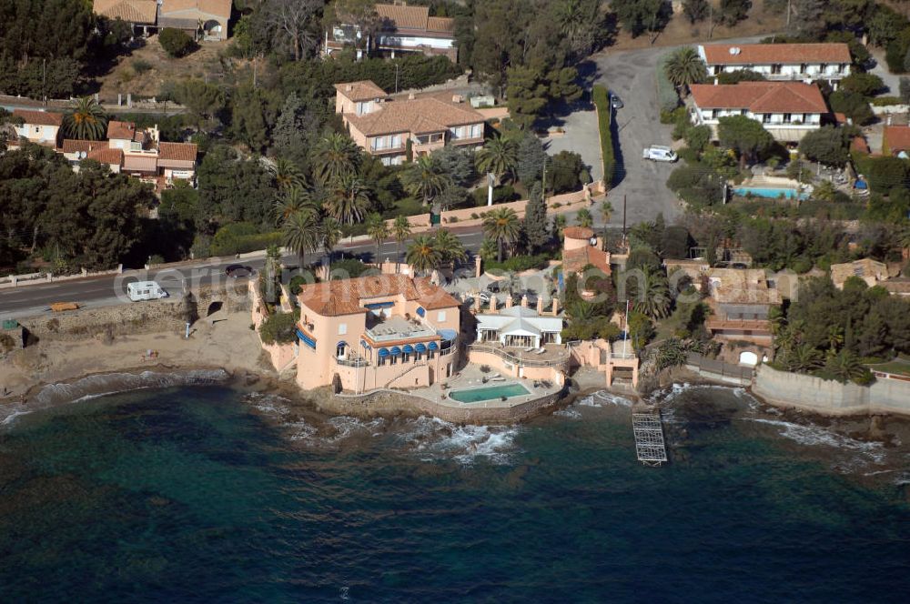 Aerial image Les Issambres - Blick auf ein luxuriöses Ambiente am Strand von Les Issambres an der Cote d' Azur in Frankreich.