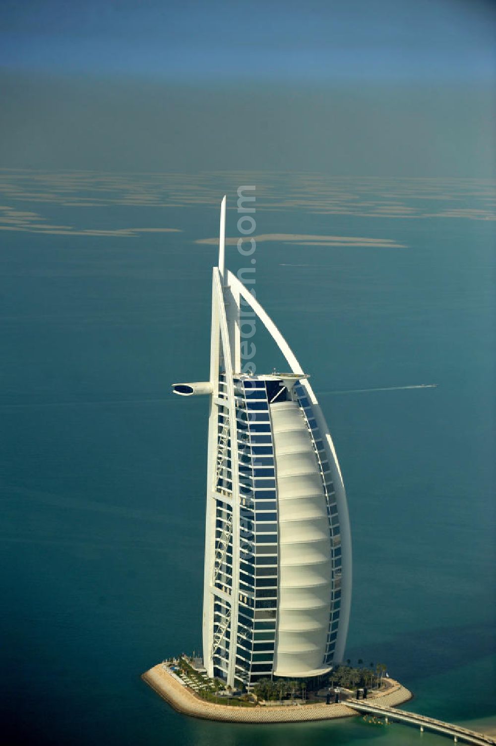 Aerial image DUBAI / DUBAYY - Blick auf das Luxus- Hotel Burj al Arab am Persischen Golf in Dubai. Der architektonisch einprägsame Bau der Jumeirah Group ist eines der luxuriösesten und teuersten Hotels der Welt. Mit einer Höhe von 321 Metern ist es nach dem Rose Tower das höchste reine Hotelgebäude der Welt und ein Wahrzeichen der emiratischen Stadt Dubai. Der Entwurf stammt von Tom Wright / Atkins Middle East. Ausdrücklicher Wunsch der Bauherren war es, eine Architekturikone zu schaffen, die ein Identifikationsmerkmal für Dubai wird. Der Entwurf hat die Form des Segels einer modernen Yacht und soll die Vergangenheit als Seehandelszentrum sowie die Zukunftsorientierung Dubais symbolisieren. Luxury hotel Burj al Arab on Persian Gulf in Dubai.