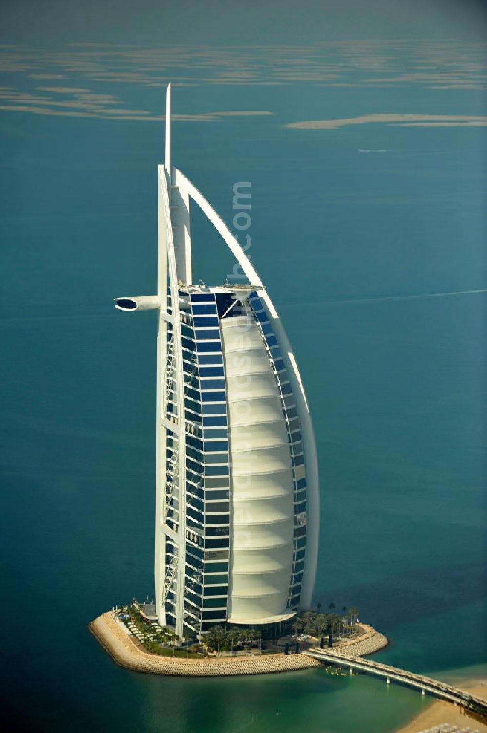 Aerial image DUBAI / DUBAYY - Blick auf das Luxus- Hotel Burj al Arab am Persischen Golf in Dubai. Der architektonisch einprägsame Bau der Jumeirah Group ist eines der luxuriösesten und teuersten Hotels der Welt. Mit einer Höhe von 321 Metern ist es nach dem Rose Tower das höchste reine Hotelgebäude der Welt und ein Wahrzeichen der emiratischen Stadt Dubai. Der Entwurf stammt von Tom Wright / Atkins Middle East. Ausdrücklicher Wunsch der Bauherren war es, eine Architekturikone zu schaffen, die ein Identifikationsmerkmal für Dubai wird. Der Entwurf hat die Form des Segels einer modernen Yacht und soll die Vergangenheit als Seehandelszentrum sowie die Zukunftsorientierung Dubais symbolisieren. Luxury hotel Burj al Arab on Persian Gulf in Dubai.