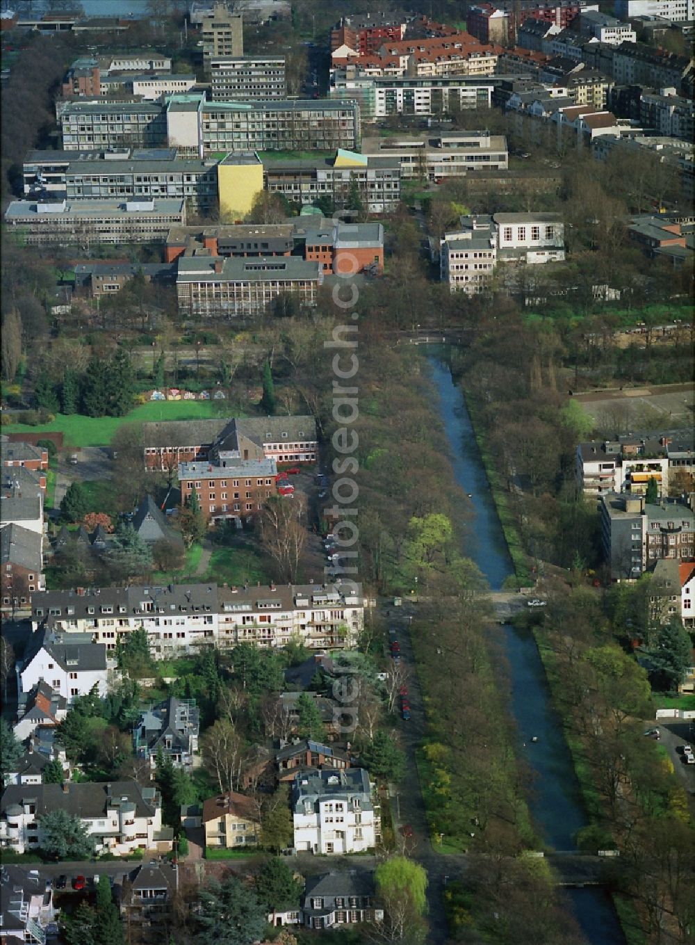 Köln from the bird's eye view: Luxury residential area around the Rautenstrauch channel, it is one of the most expensive residential areas in Cologne in North Rhine-Westphalia