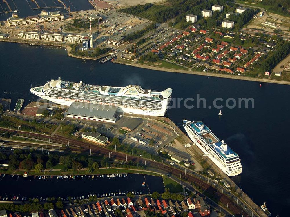 Aerial photograph Rostock - Warnemünde - Blick auf das Cruise Center an dem Luxusliner vor Anker liegen.Mit rund 100 Anläufen von knapp 30 Kreuzfahrtschiffen und mehr als 100.000 Passagieren pro Jahr zählt Rostock-Warnemünde zu den bedeutendsten Kreuzfahrthäfen Deutschlands. Hafen-Entwicklungsgesellschaft Rostock mbH, Ost-West-Str. 32; D - 18147 Rostock; +49 (0) 381 350 0; +49 (0) 381 350 5515; info@rostock-port.de