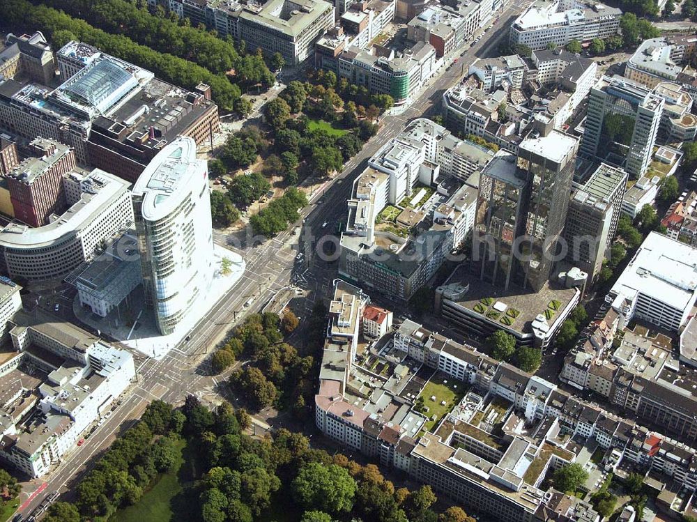 Düsseldorf (NRW) from above - Blick auf das südlich der Düsseldorfer Innenstadt gelegene LVA-Hochhaus (Landesversicherungsanstalt) in der Königsallee. Dem gegenüber steht das neue fertiggestelle Büro- und Geschäftshaus Gap 15 am Graf-Adolf-Platz. Landesversicherungsanstalt Rheinprovinz, Königsallee 71, 40215 Düsseldorf