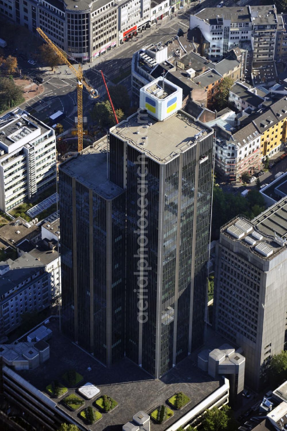 Aerial photograph Düsseldorf - Blick auf das LVA Hochhaus(Landesversicherungsanstalt) in der Innenstadt.Es ist Hauptsitz der Deutschen Rentenversicherung Rheinland.View to the LVA (state insurance institution) in downtown.It is the central office of the German Pension Fund in Rhineland.