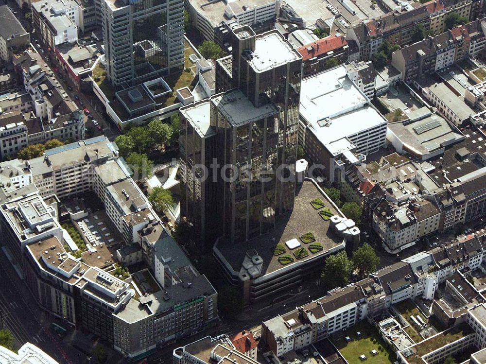 Aerial image Düsseldorf (NRW) - Blick auf das südlich der Düsseldorfer Innenstadt gelegene LVA-Hochhaus (Landesversicherungsanstalt) in der Königsallee. Landesversicherungsanstalt Rheinprovinz, Königsallee 71, 40215 Düsseldorf