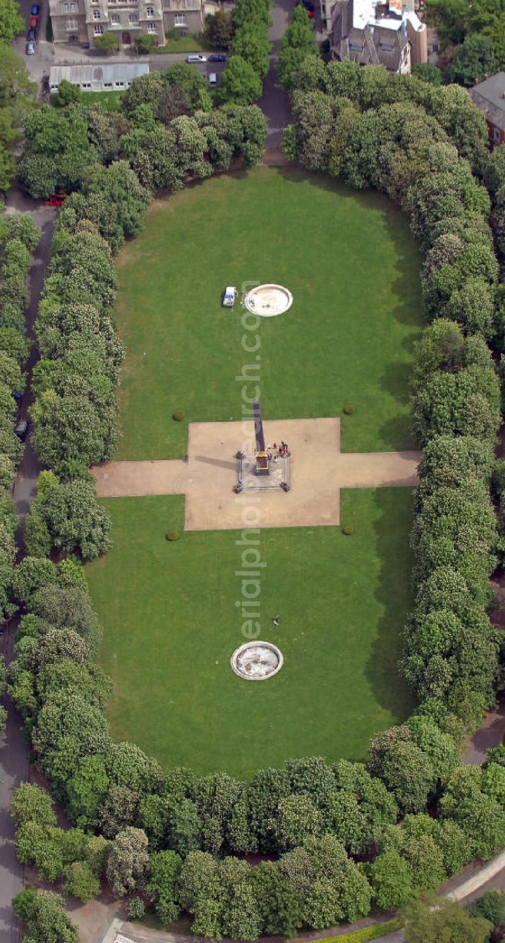 Braunschweig from above - Blick auf den Löwenwallpark in Braunschweig. Der Löwenwallpark ist Bestandteil der zwischen 1802 und 1835 umgestalteten Wallanlagen. Das Gelände war bis Ende des 18. Jahrhunderts Teil der 1692 angelegten barocken Stadtbefestigung. View of the Lion Wall Park in Brunswick. The site was until the end of the 18th Century part of the baroque town fortress.