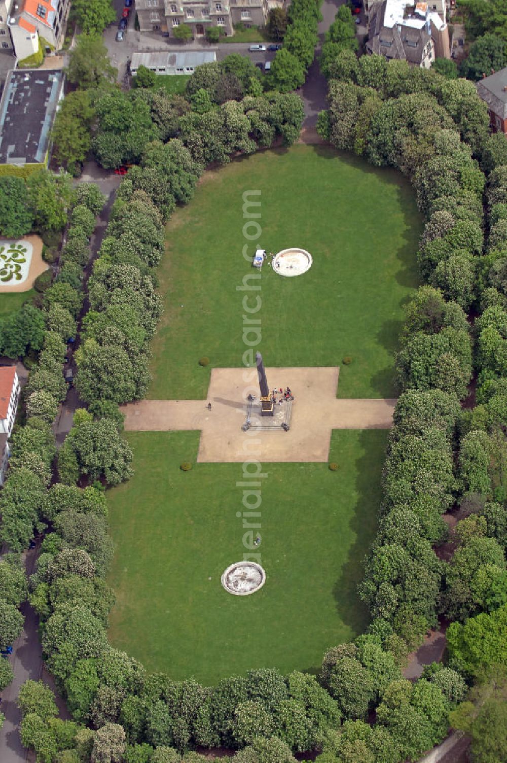 Braunschweig from the bird's eye view: Blick auf den Löwenwallpark in Braunschweig. Der Löwenwallpark ist Bestandteil der zwischen 1802 und 1835 umgestalteten Wallanlagen. Das Gelände war bis Ende des 18. Jahrhunderts Teil der 1692 angelegten barocken Stadtbefestigung. View of the Lion Wall Park in Brunswick. The site was until the end of the 18th Century part of the baroque town fortress.