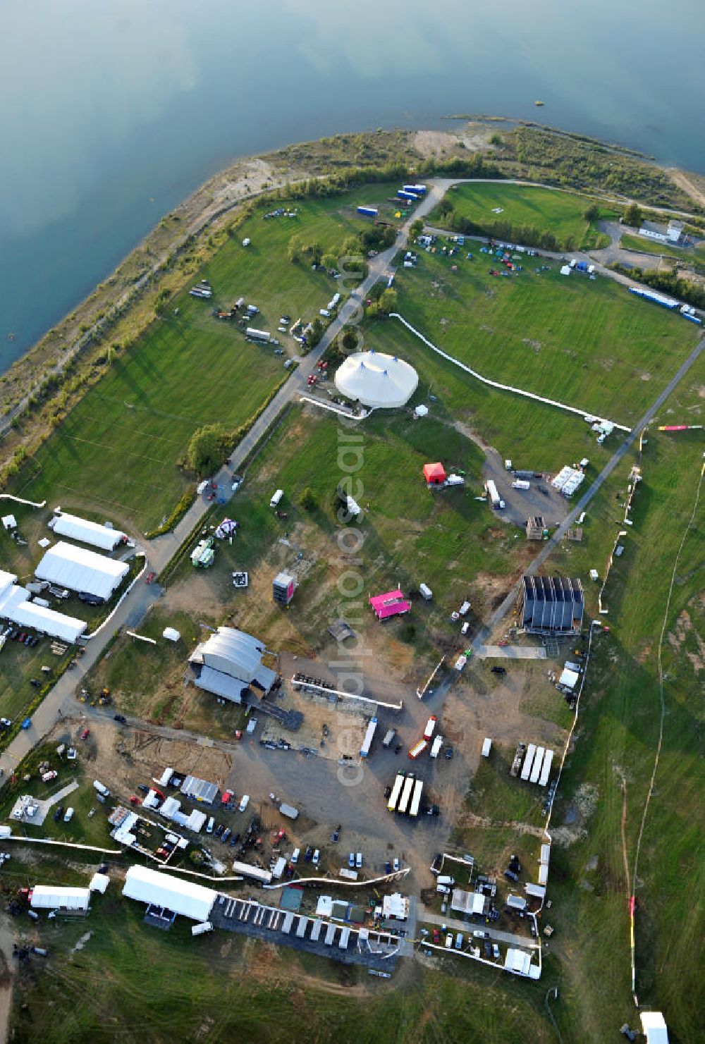 Aerial image Großpösna - Auf dem Gelände des ehemaligen Braunkohle Tagebaus Espenhain in Sachsen enstanden der Störmthaler See und die Magdeborner Halbinsel, auf der unter an derem das Highfield-Festival stattfindet. Der ehemalige Tagebau wurde am 13. September 2003 geflutet. The former opencast mining Espenhain in Saxony turned into a lake and a peninsula called Magdeborner Halbinsel on which fastivals take place. It is situated near Großpoesna.