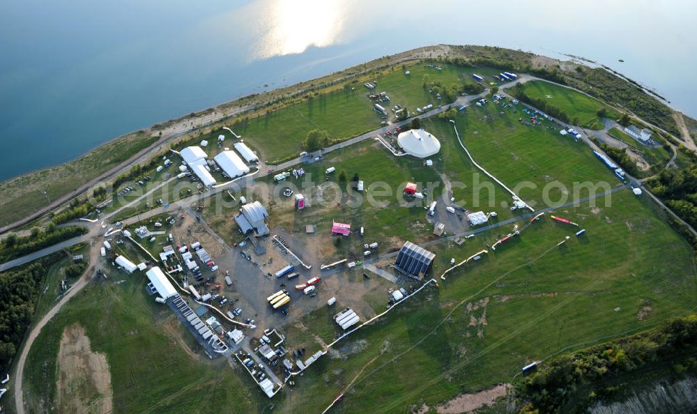 Aerial photograph Großpösna - Auf dem Gelände des ehemaligen Braunkohle Tagebaus Espenhain in Sachsen enstanden der Störmthaler See und die Magdeborner Halbinsel, auf der unter an derem das Highfield-Festival stattfindet. Der ehemalige Tagebau wurde am 13. September 2003 geflutet. The former opencast mining Espenhain in Saxony turned into a lake and a peninsula called Magdeborner Halbinsel on which fastivals take place. It is situated near Großpoesna.