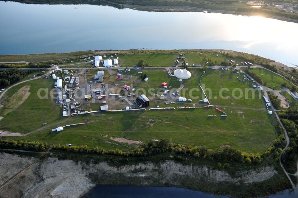 Aerial image Großpösna - Auf dem Gelände des ehemaligen Braunkohle Tagebaus Espenhain in Sachsen enstanden der Störmthaler See und die Magdeborner Halbinsel, auf der unter an derem das Highfield-Festival stattfindet. Der ehemalige Tagebau wurde am 13. September 2003 geflutet. The former opencast mining Espenhain in Saxony turned into a lake and a peninsula called Magdeborner Halbinsel on which fastivals take place. It is situated near Großpoesna.