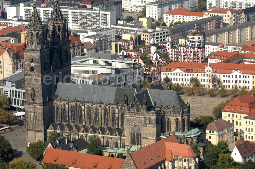 Aerial photograph Magdeburg - Blick auf den Magdeburger Dom mit der Grünen Zitadelle im Hintergrund. Der evangelische Dom St. Katharina und St. Mauritius ist der ältesten gotischen Bauwerke Deutschlands. Von den 10 bis 15 mittelalterlichen Glocken des Domes sind heute noch fünf erhalten, deren drei großen eines der schwersten und größten Barockgeläute Deutschlands bilden. Und Obwohl der Dom mehrmals geplündert und fast zerstört wurde, birgt er viele Kunstschätze. Adresse: Evangelische Domgemeinde, Am Dom 1, 39104 Magdeburg Tel.: +49(0)391 5410436